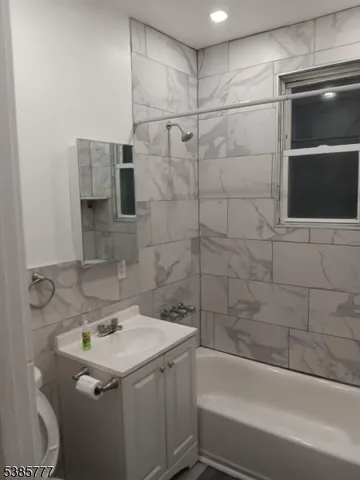 $2,100 | 259 Weequahic Avenue, Unit 2, Newark, NJ 07112