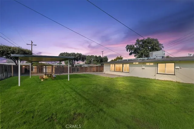 a view of a house with a yard