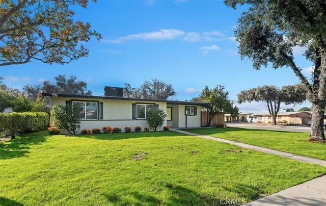 a view of a house with a yard