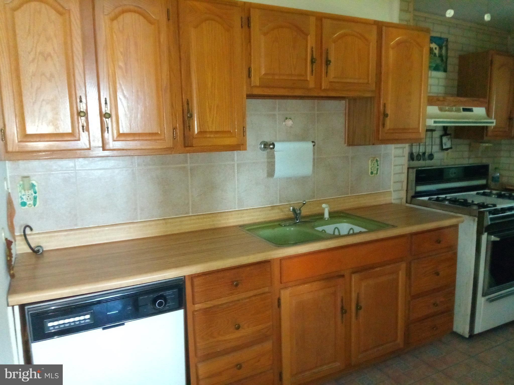 135 Wengate Road Owings Mills, MD 21117 - Photo 2 of 8 Kitchen