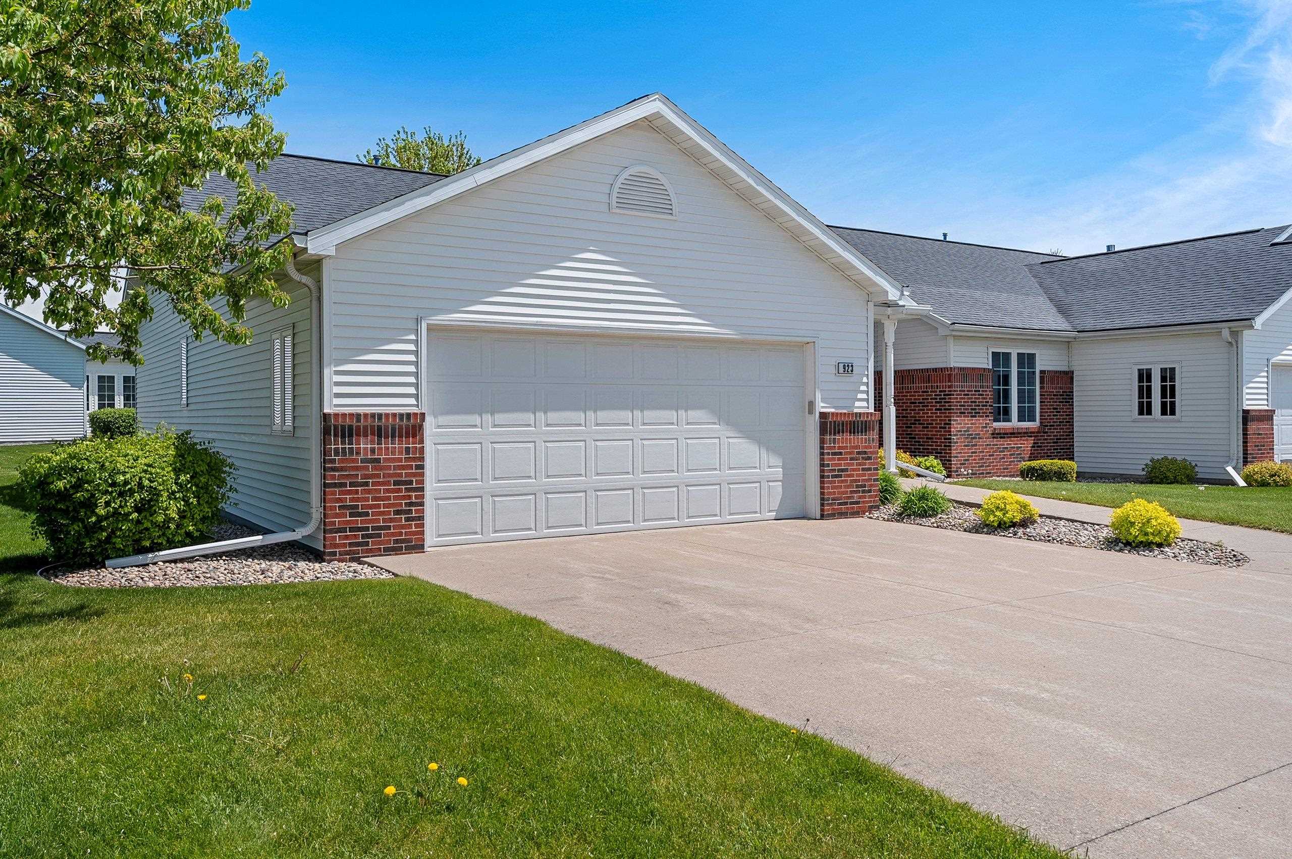 923 Windtree Drive Appleton, WI 54914 - Photo 3 of 54