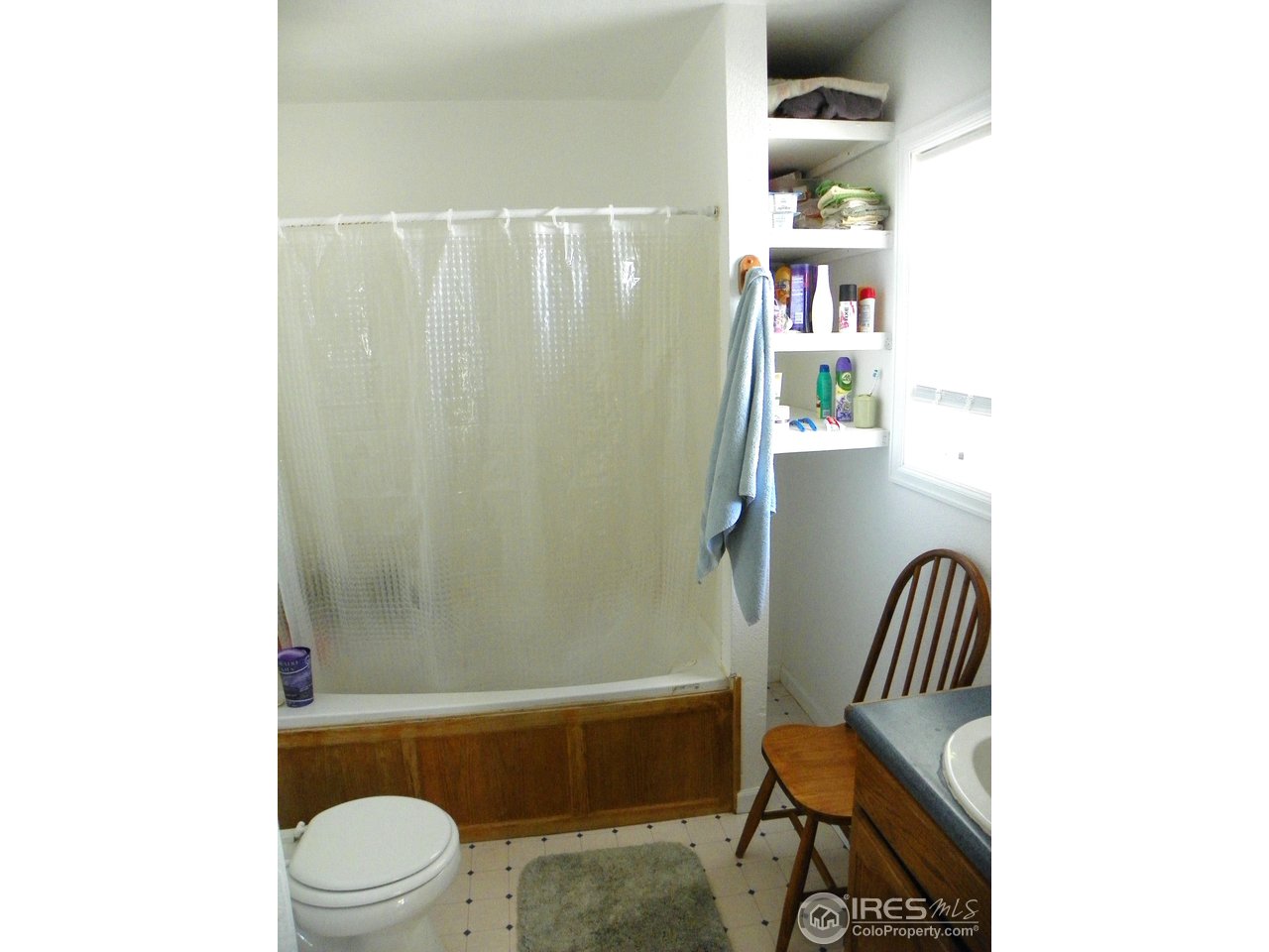 520 Right Of Way Road Sterling, CO 80751 - Photo 8 of 17 MASTER BATH
