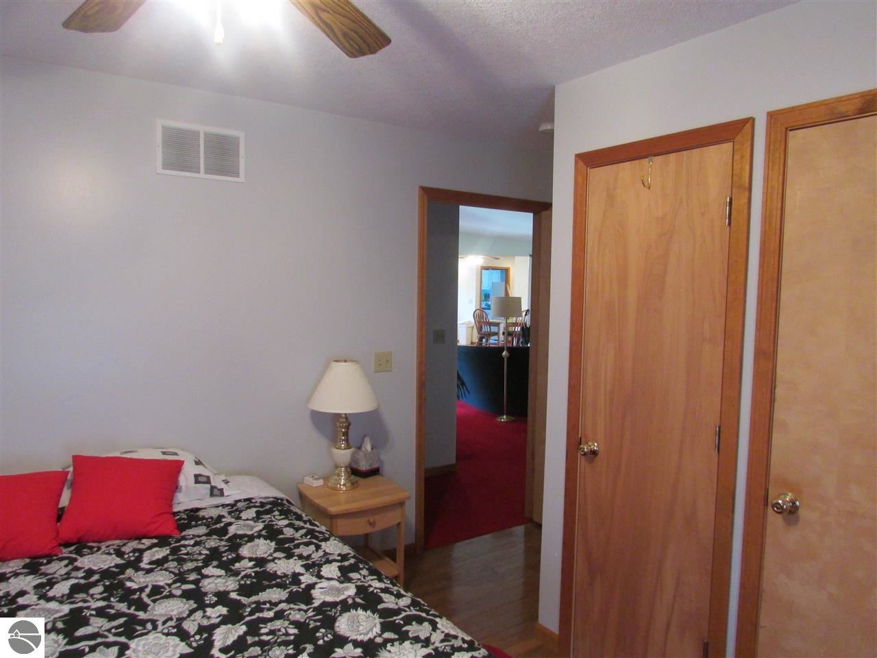 1723 North Shepherd Road Mount Pleasant, MI 48858 - Photo 41 of 50 1828893-40.JPG