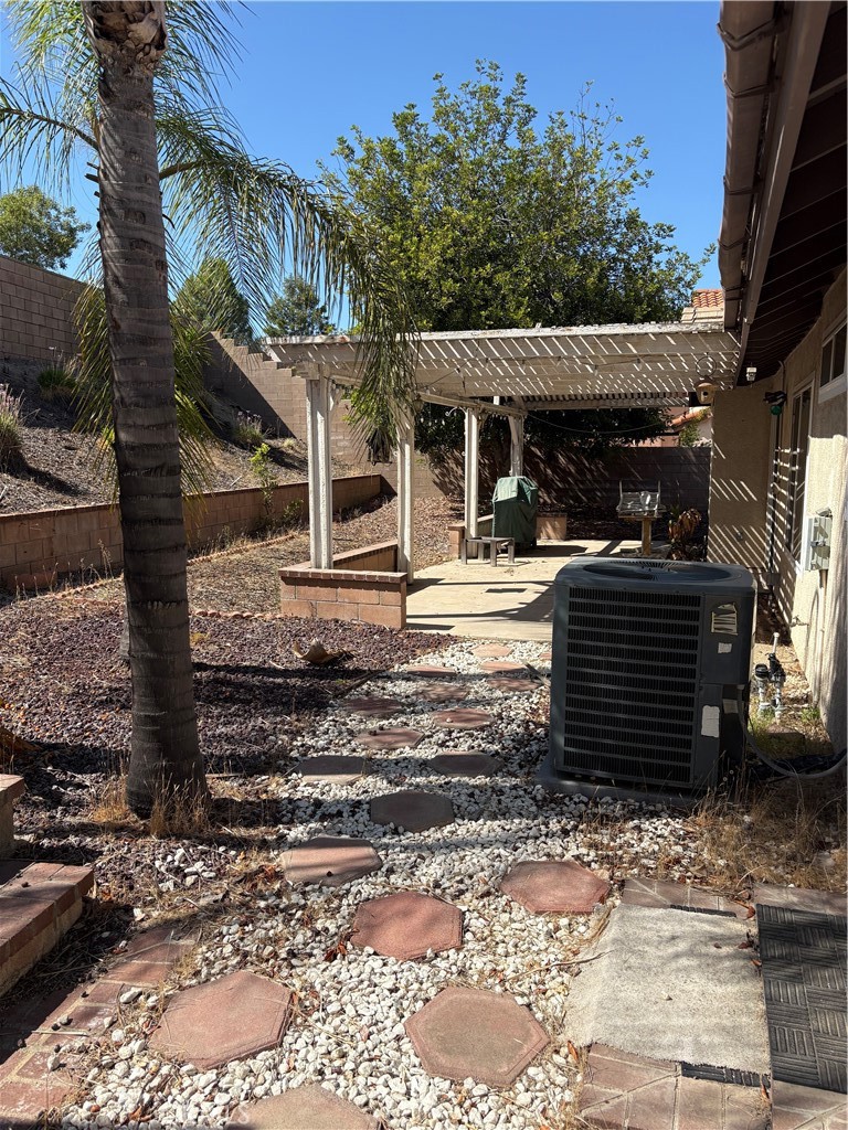 133 Cannon Road Riverside, CA 92506 - Photo 30 of 32 a front view of a house with a garden