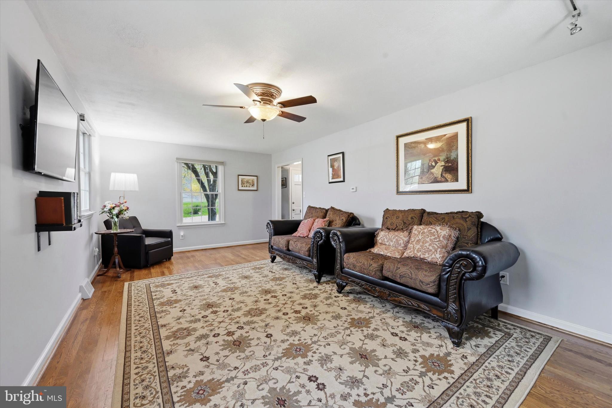 3 South Dillwyn Road Newark, DE 19711 - Photo 8 of 59 a living room with furniture a rug and a flat screen tv