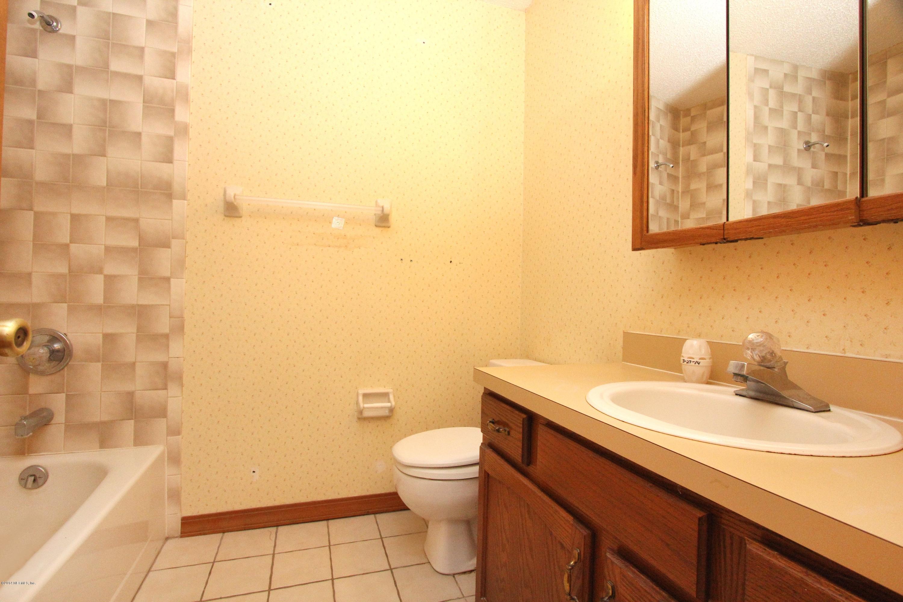 54421 Sheffield Road Callahan, FL 32011 - Photo 10 of 16 a bathroom with a sink a toilet and shower