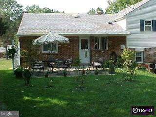 215 Foxcroft Road Broomall, PA 19008 - Photo 2 of 6 Gallery Image 2