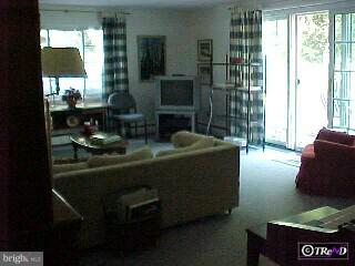 215 Foxcroft Road Broomall, PA 19008 - Photo 5 of 6 Gallery Image 5