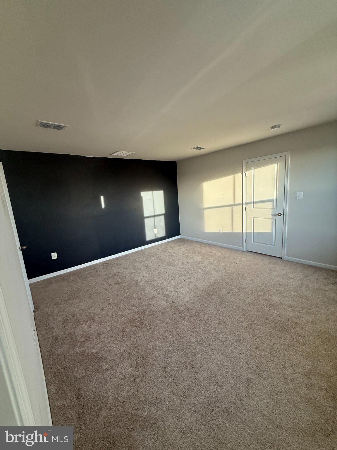 110 Mariners Way Cambridge, MD 21613 - Photo 11 of 22 Spacious room with natural light.
