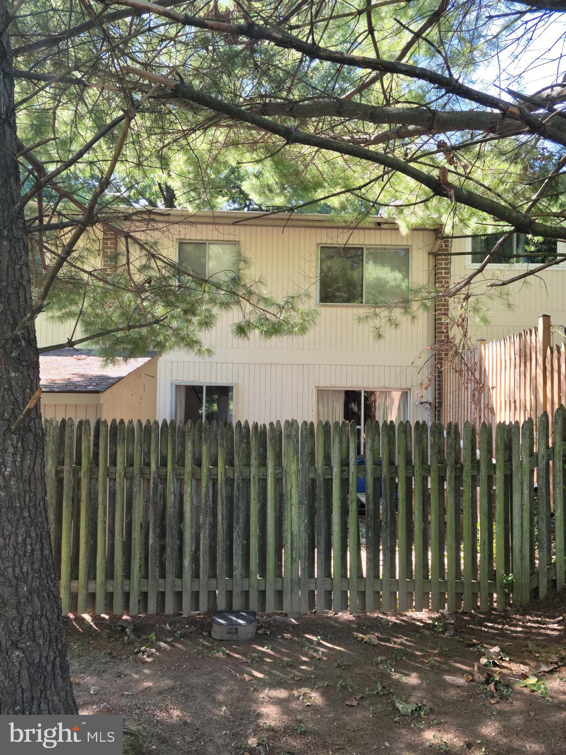 Rear fenced yard