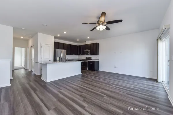 $2,950 | 4273 Chelsea Mnr Circle, Aurora, IL 60504