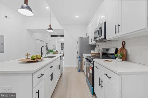 $2,400 | 3211 Cedar Street, Unit 202, Philadelphia, PA 19134