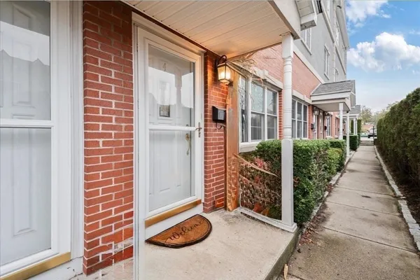$499,900 | 32-42 Park Street, Unit 4, Attleboro, MA 02703