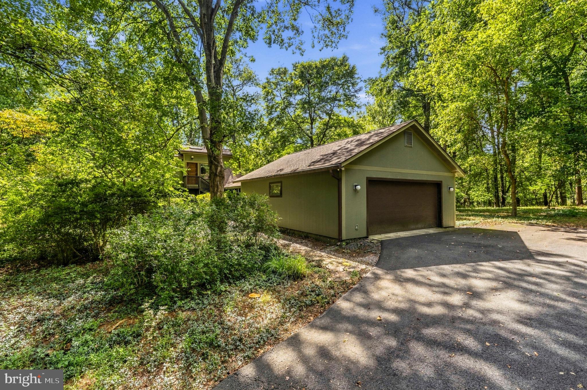 500 Walker Road Great Falls, VA 22066 - Photo 4 of 74 Over-sized garage w/ covered path to house