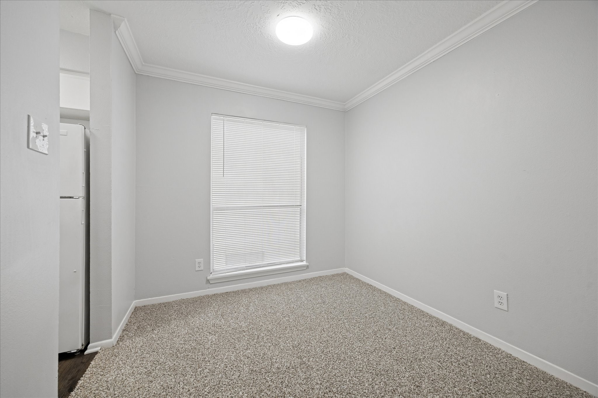 1645 West Main Street, Unit 9 Houston, TX 77006 - Photo 5 of 12 an empty room with a window
