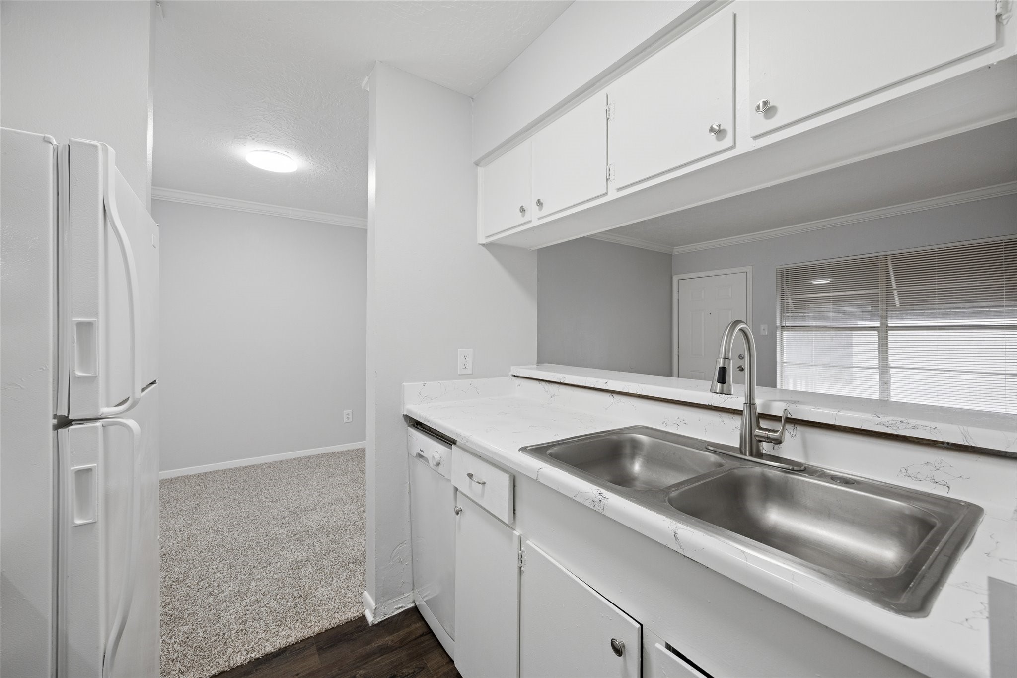 1645 West Main Street, Unit 9 Houston, TX 77006 - Photo 8 of 12 a close view of sink and tap