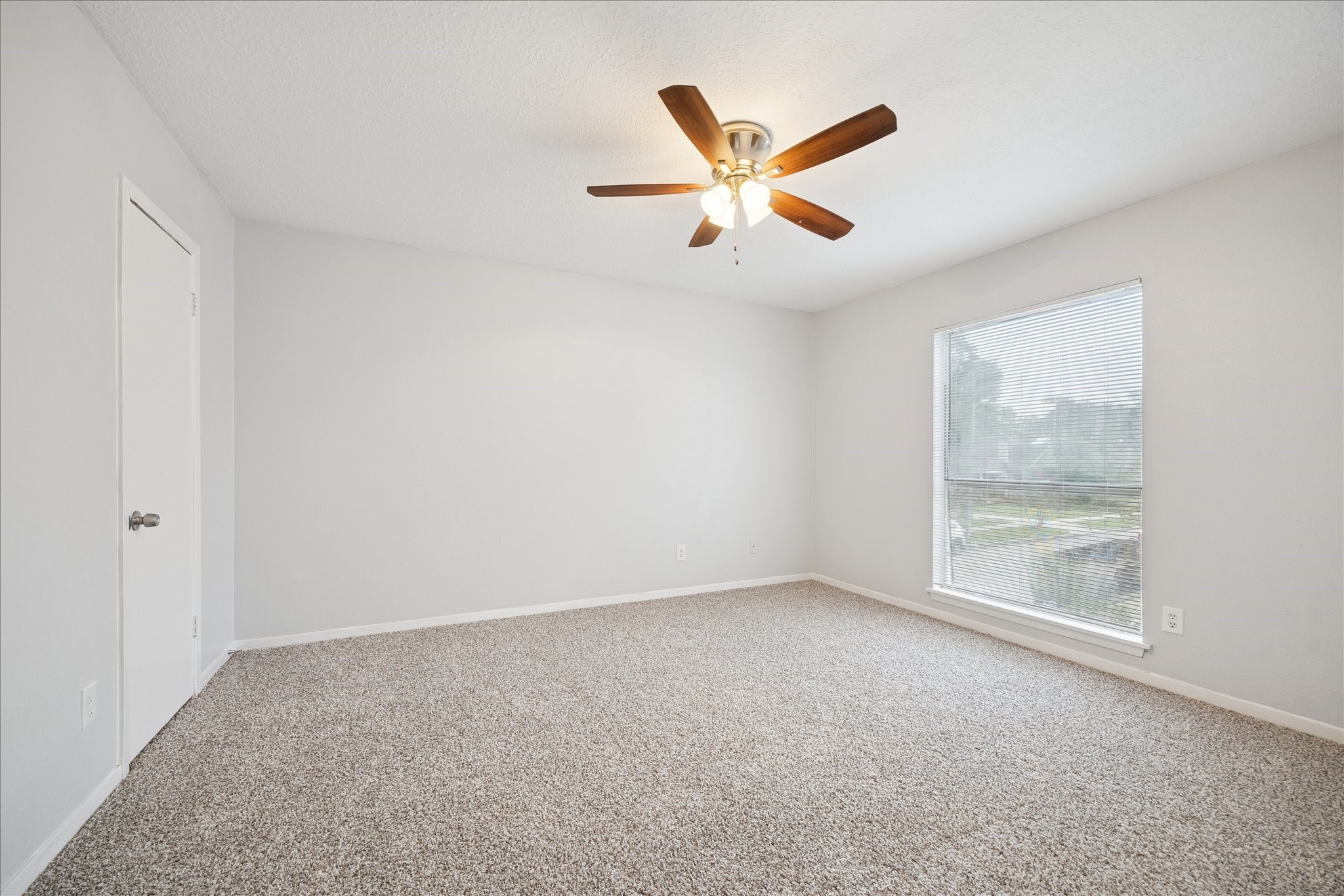 1645 West Main Street, Unit 9 Houston, TX 77006 - Photo 10 of 12 a view of an empty room with a window