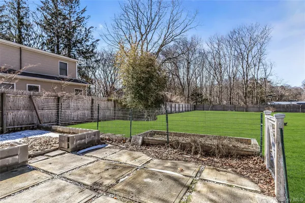 $469,000 | 89 Pinelawn Avenue, Shirley, NY 11967