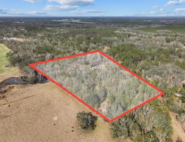 a view of a tennis court