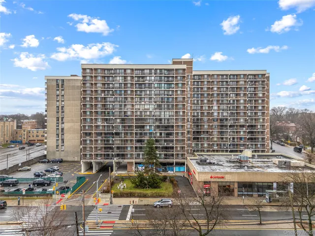 $588,000 | 15038 Union Turnpike, Unit 3A | Kew Gardens Hills