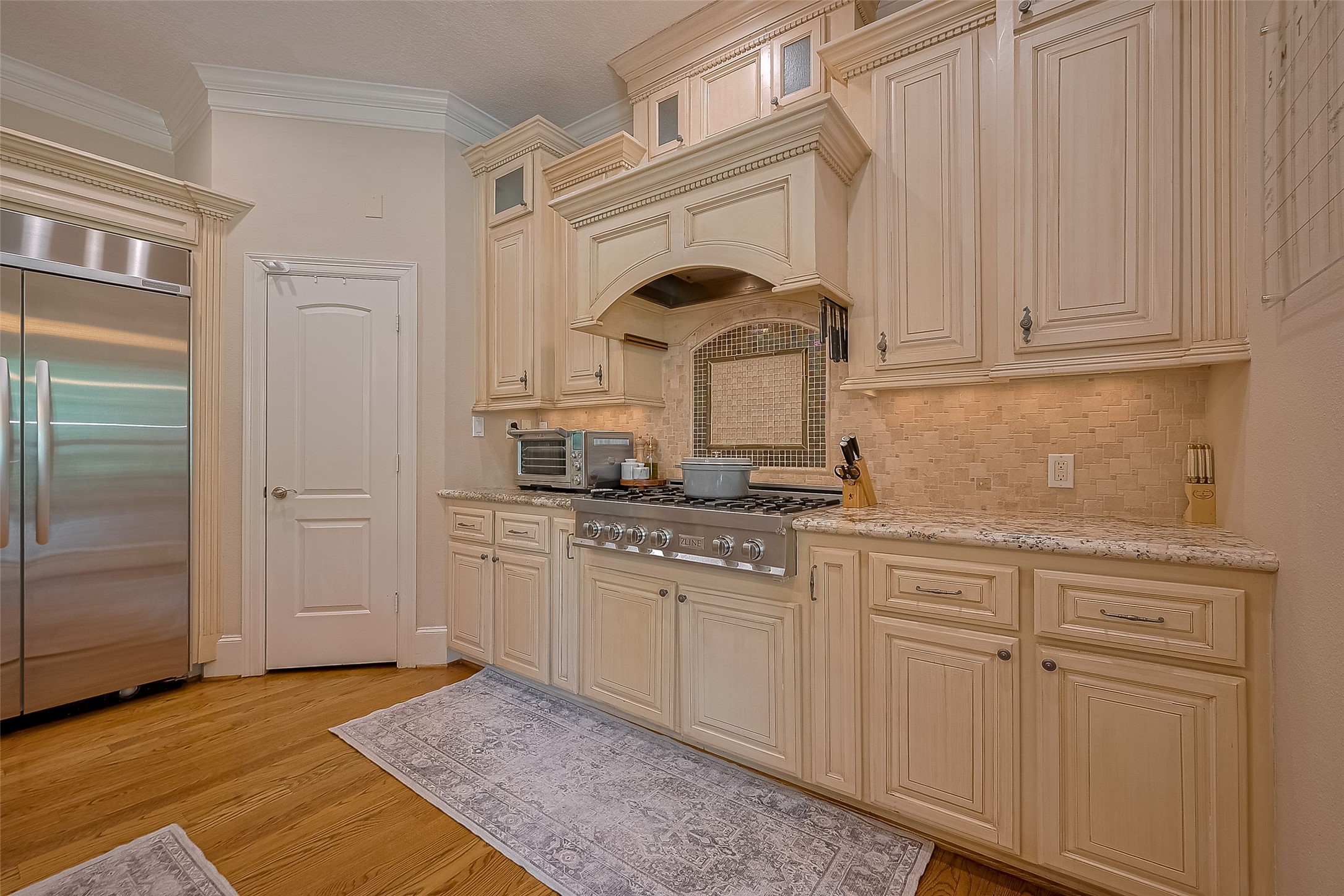 6419 Rodrigo Street Houston, TX 77007 - Photo 14 of 35 This incredibly sized kitchen beautifully shows high end stainless steel appliances, undermount lighting, and custom cabinetry/trim work.