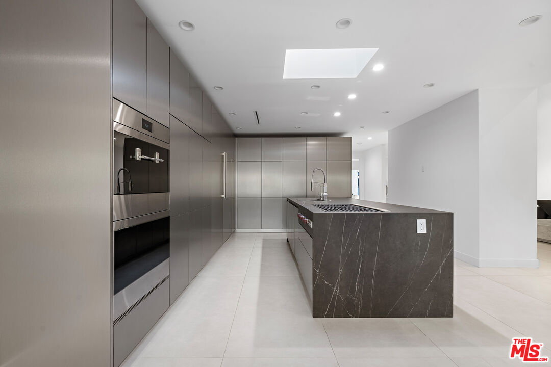 201 South Bedford Drive Beverly Hills, CA 90212 - Photo 17 of 37