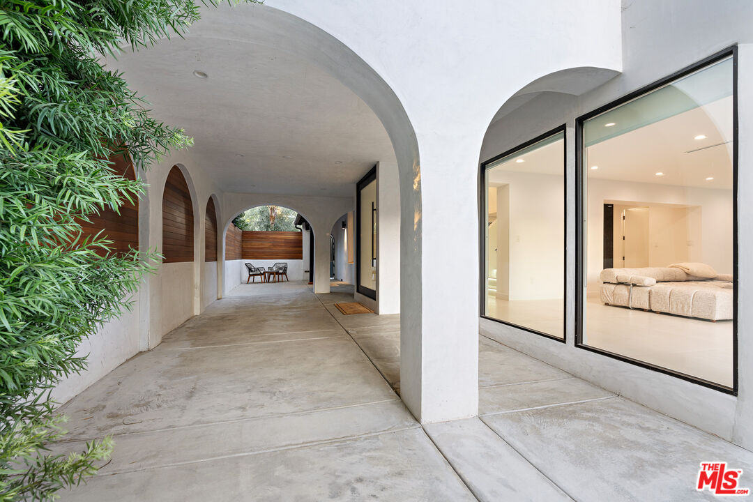 201 South Bedford Drive Beverly Hills, CA 90212 - Photo 37 of 37