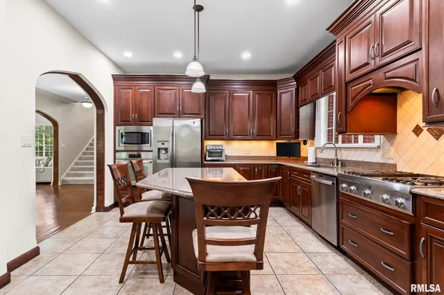 $1,000,000 | 1050 Williams Boulevard, Springfield, IL 62704