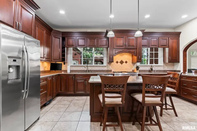 $1,000,000 | 1050 Williams Boulevard, Springfield, IL 62704