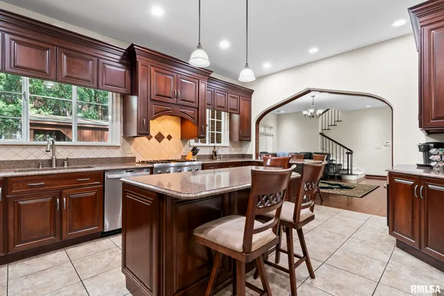 $1,000,000 | 1050 Williams Boulevard, Springfield, IL 62704