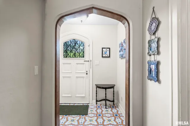 $1,000,000 | 1050 Williams Boulevard, Springfield, IL 62704