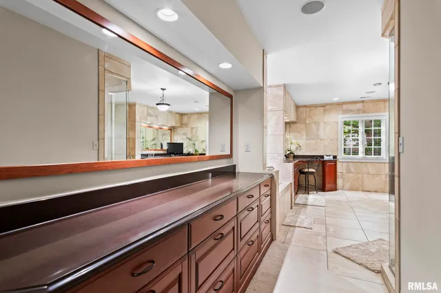 $1,000,000 | 1050 Williams Boulevard, Springfield, IL 62704