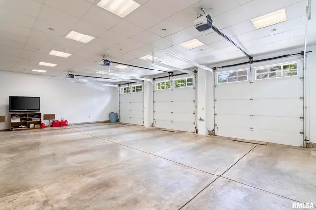 $1,000,000 | 1050 Williams Boulevard, Springfield, IL 62704