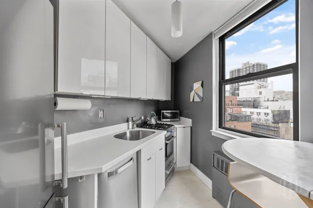 $3,200 | 225 East 36th Street, Unit 14M | Murray Hill