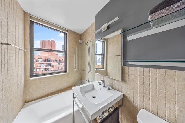 $3,200 | 225 East 36th Street, Unit 14M | Murray Hill