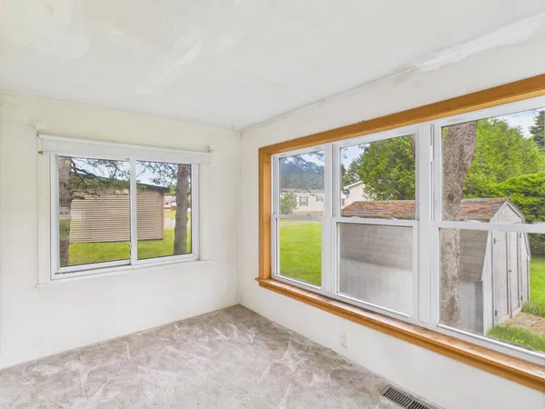 $64,900 | 13 Highway 145, Colebrook, NH 03576