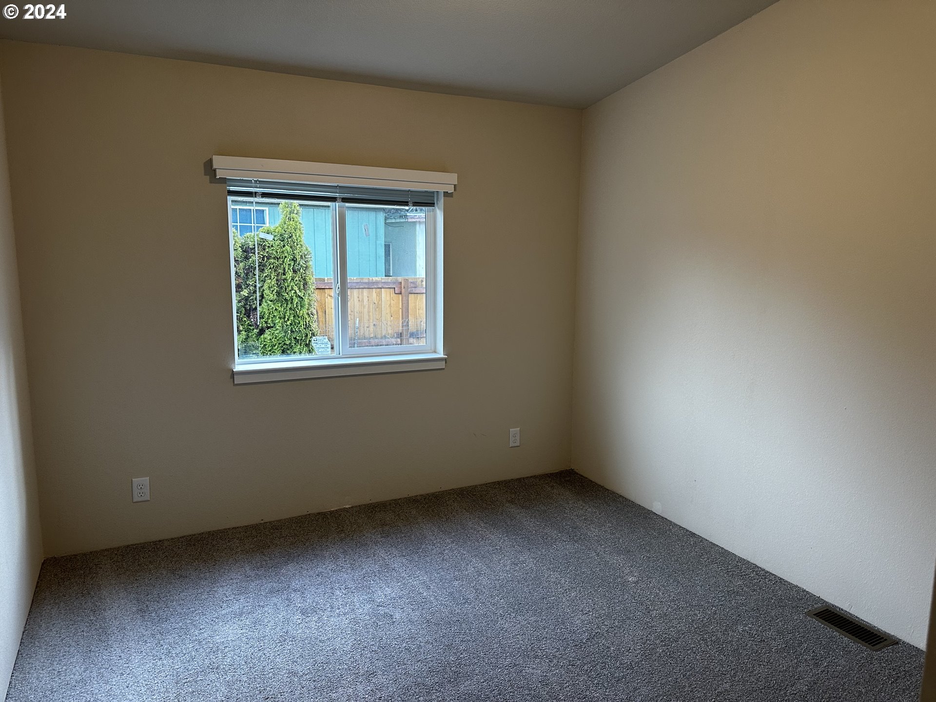 644 Main Street Yoncalla, OR 97499 - Photo 20 of 29 an empty room with a window