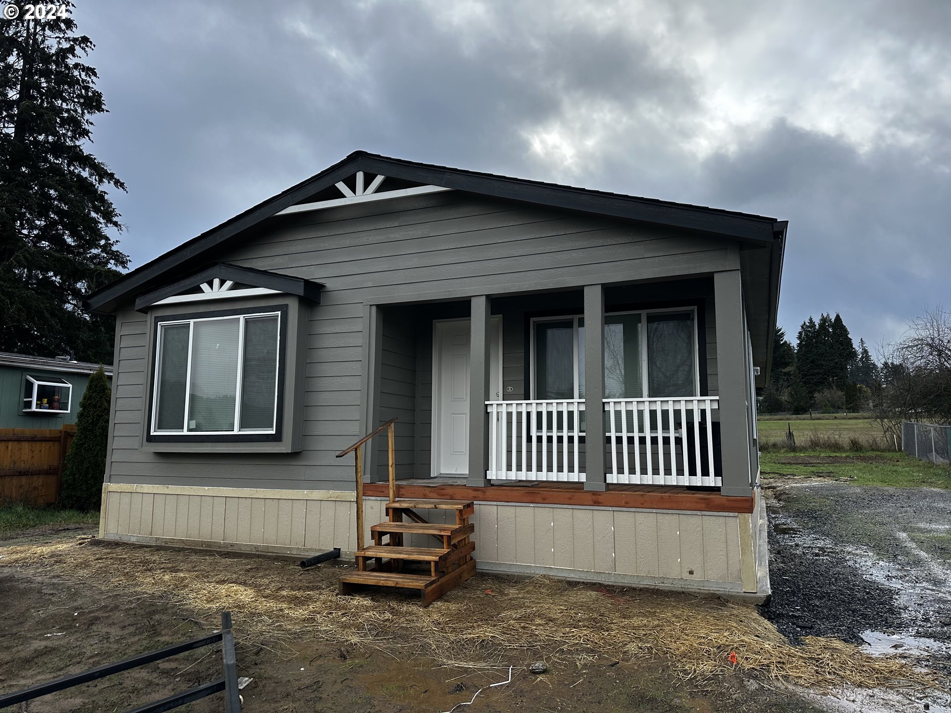 644 Main Street Yoncalla, OR 97499 - Photo 3 of 29 a front view of a house with a yard