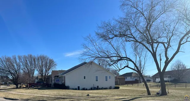 $305,900 | 2340 Southeast Oakwood Drive, Topeka, KS 66605