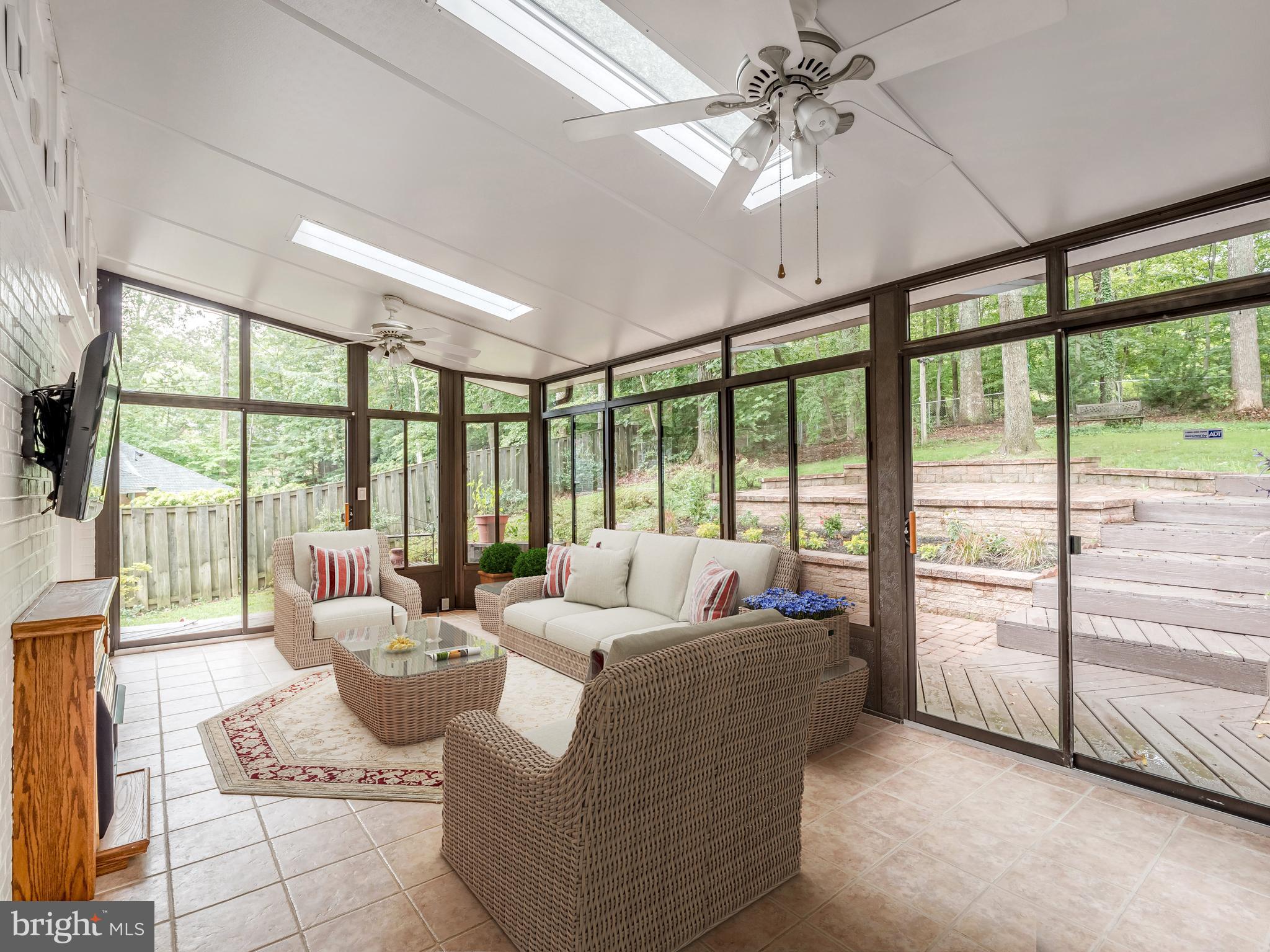 18604 Cabin Road Triangle, VA 22172 - Photo 4 of 47 Gallery Image 4
