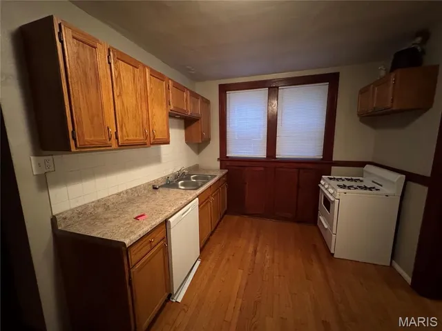 $850 | 5008 Mardel Avenue, St. Louis, MO 63109