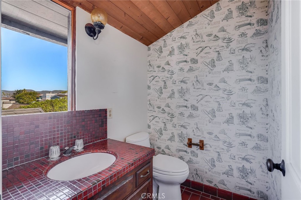 1811 Ocean Way Laguna Beach, CA 92651 - Photo 25 of 28 Upper level powder room.