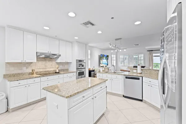 $1,099,000 | 305 East Ocean Avenue, Unit TH7, Lantana, FL 33462