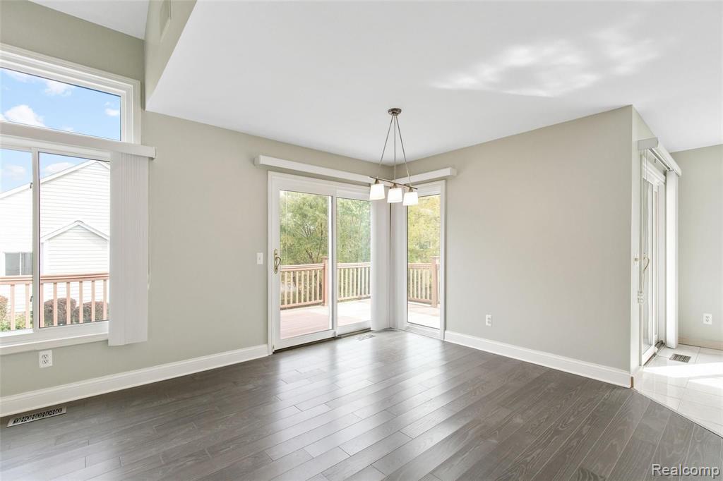 3327 Fairgrove Terrace Rochester Hills, MI 48309 - Photo 15 of 55
