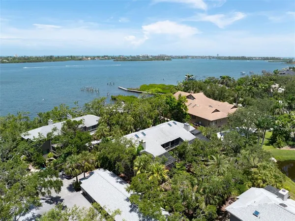 $685,000 | 1347 Landings Drive, Unit 6, Sarasota, FL 34231