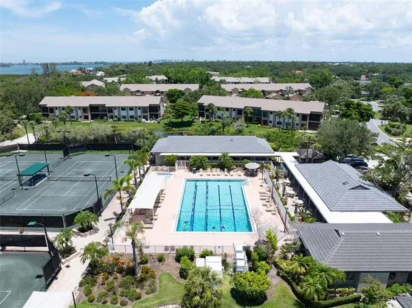 $685,000 | 1347 Landings Drive, Unit 6, Sarasota, FL 34231