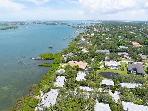 $685,000 | 1347 Landings Drive, Unit 6, Sarasota, FL 34231