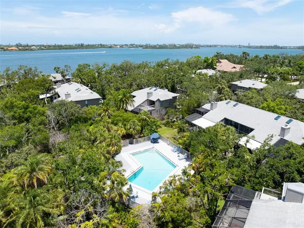 $685,000 | 1347 Landings Drive, Unit 6, Sarasota, FL 34231