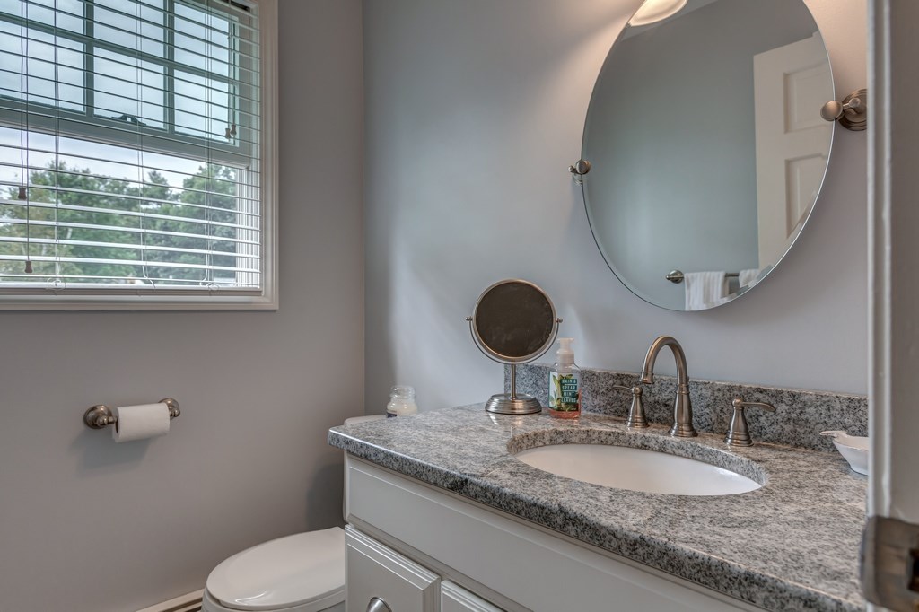 10 Tinker Road Nashua, NH 03064 - Photo 20 of 39