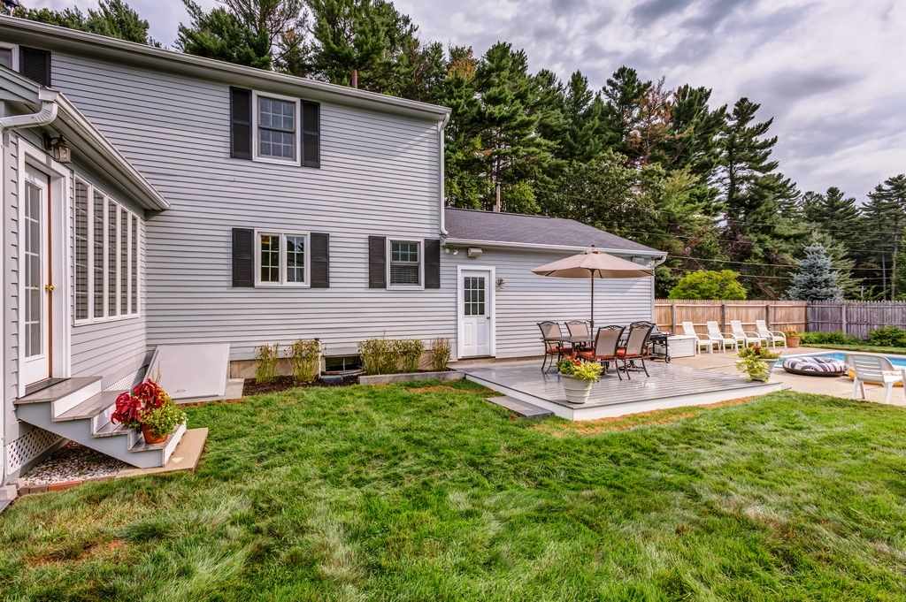 10 Tinker Road Nashua, NH 03064 - Photo 4 of 39